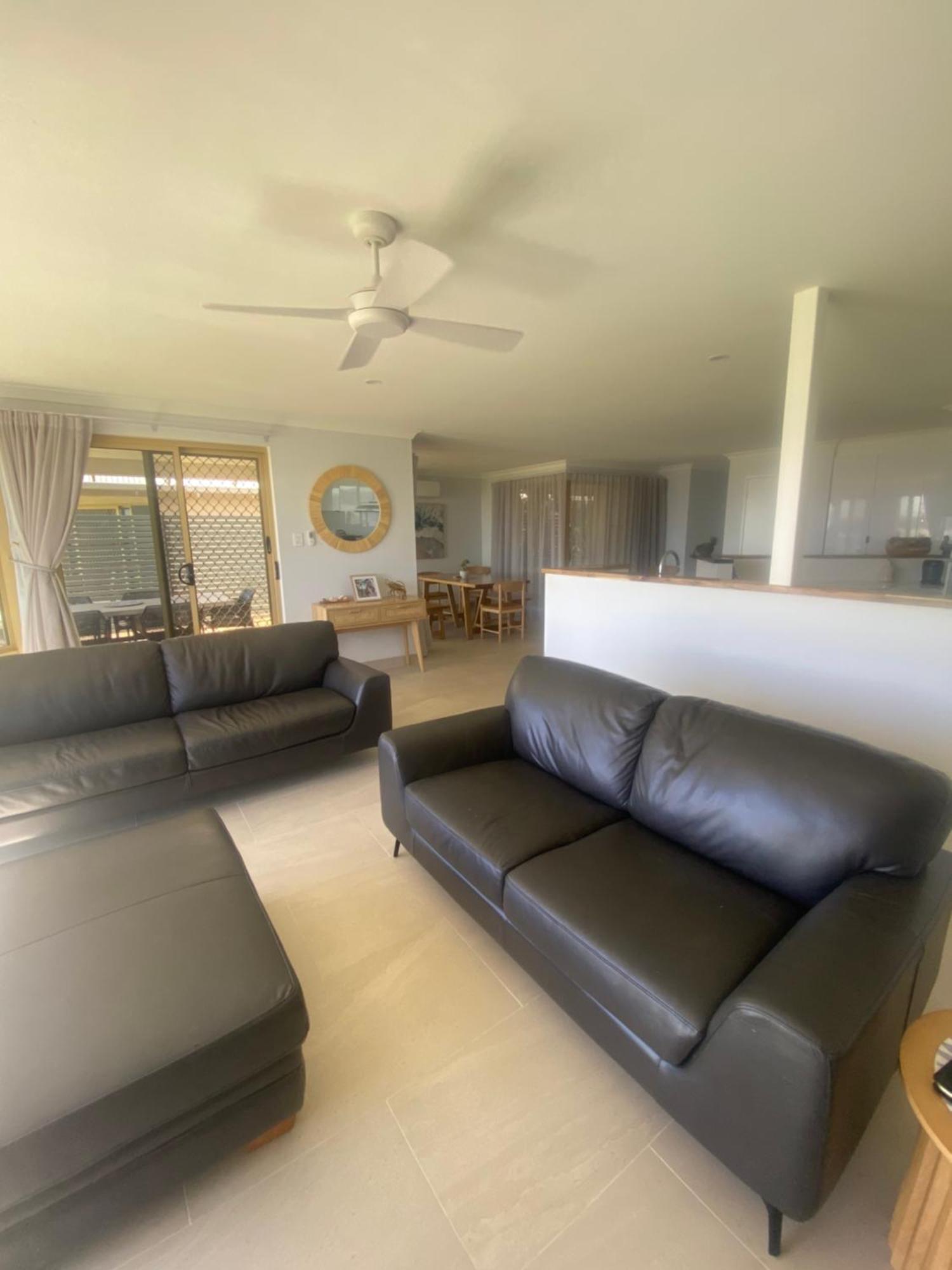 Pelican Shore Oceanfront Villa 6 كالباري المظهر الخارجي الصورة