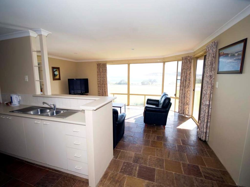Pelican Shore Oceanfront Villa 6 كالباري الغرفة الصورة
