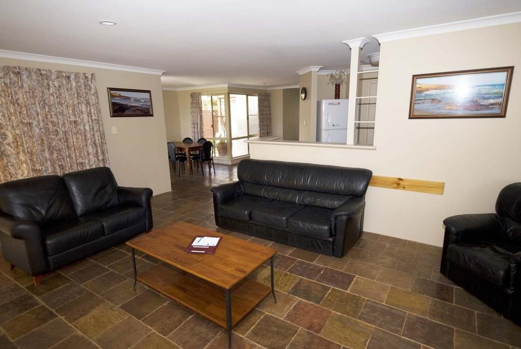 Pelican Shore Oceanfront Villa 6 كالباري الغرفة الصورة
